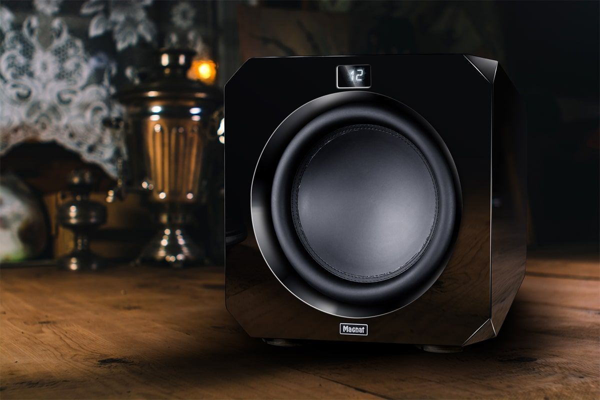 Magnat Omega CS 12 black активный сабвуфер