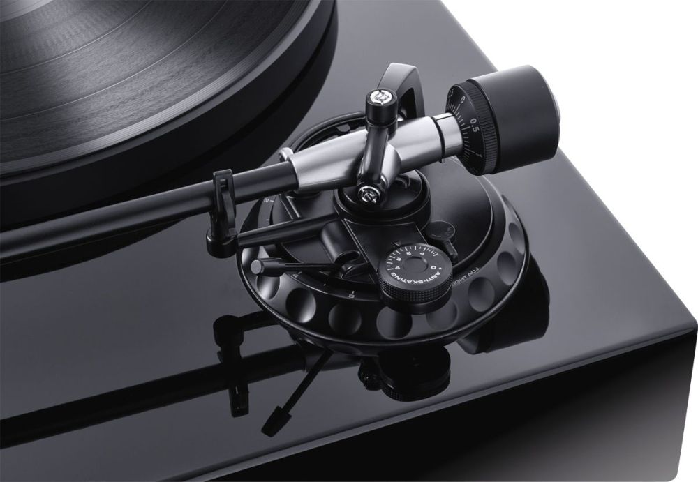 Magnat MTT 990 black Проигрыватель винила АТ95Е
