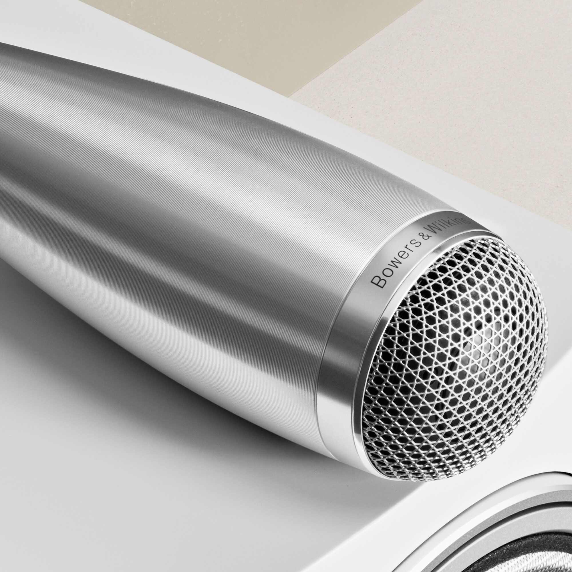 Bowers & Wilkins 702 S3 Satin White напольная АС