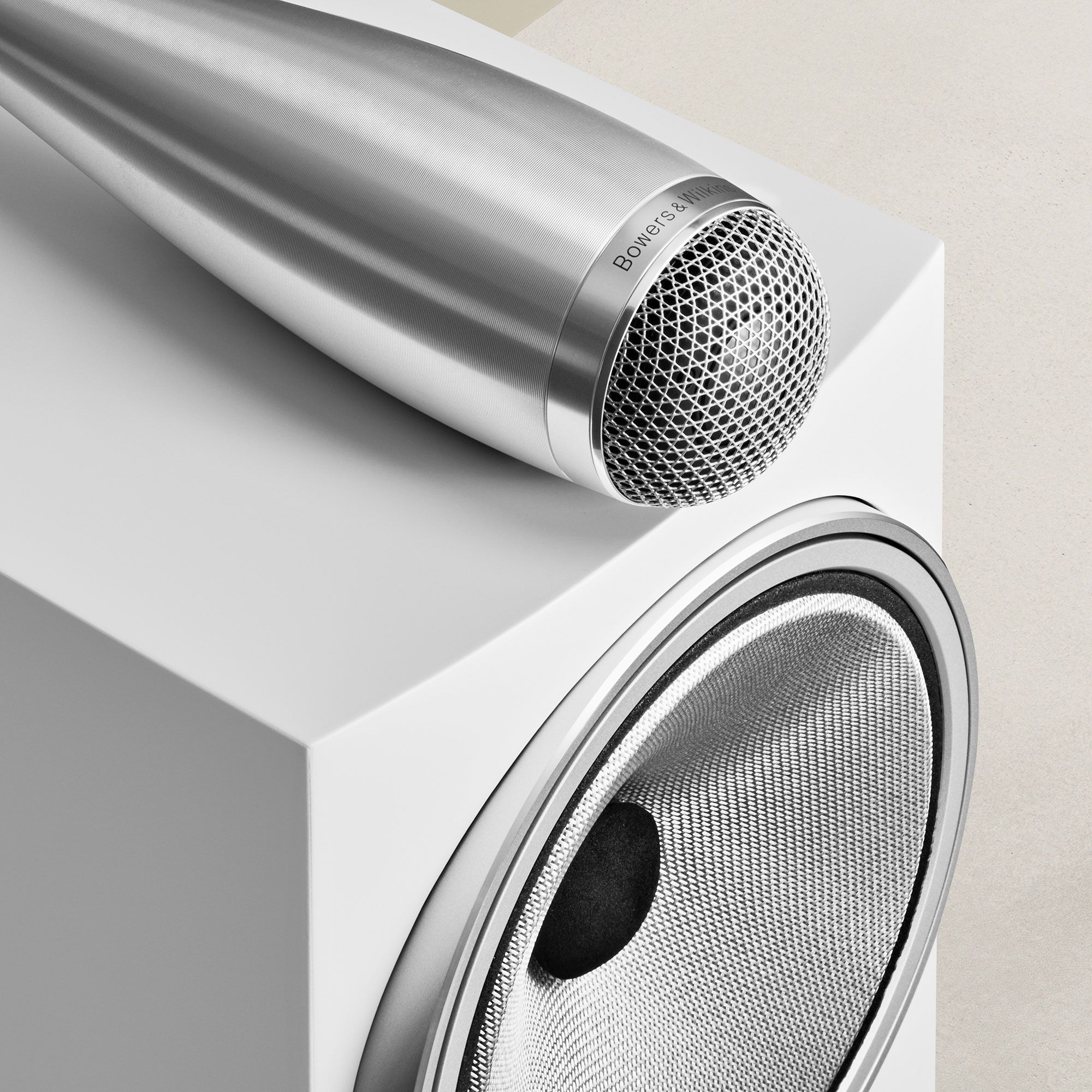 Bowers & Wilkins 702 S3 Satin White напольная АС