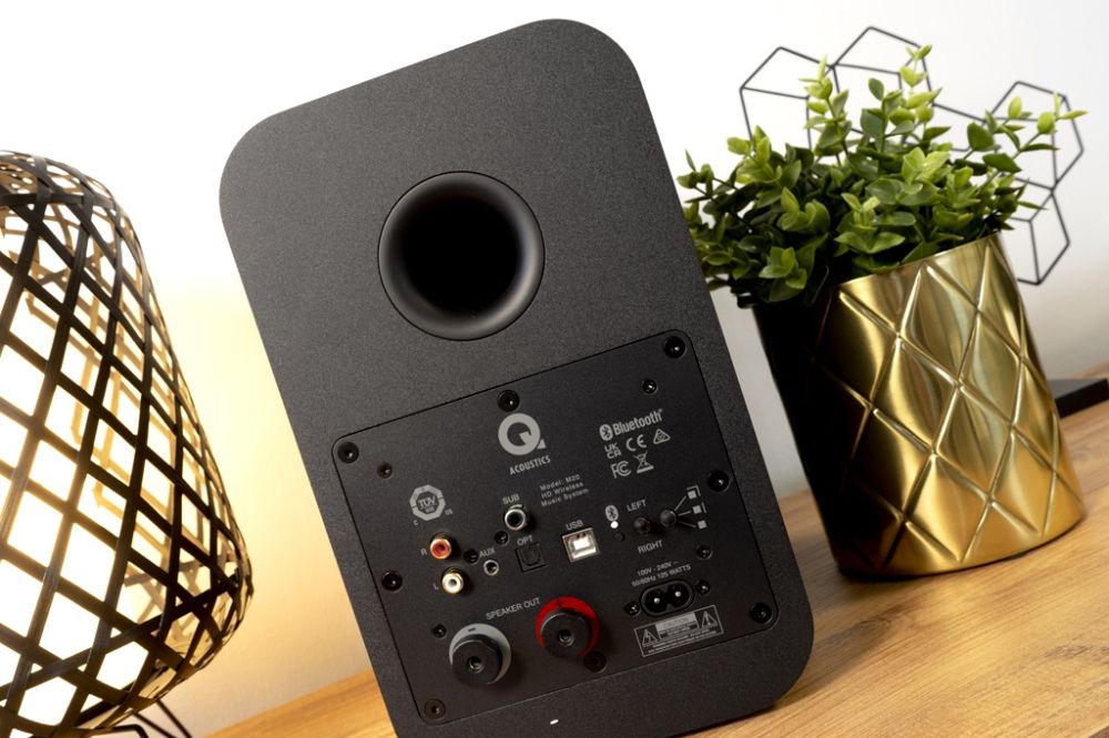 Q Acoustics Q M20 HD (QA7610) Black активные полочные АС черные