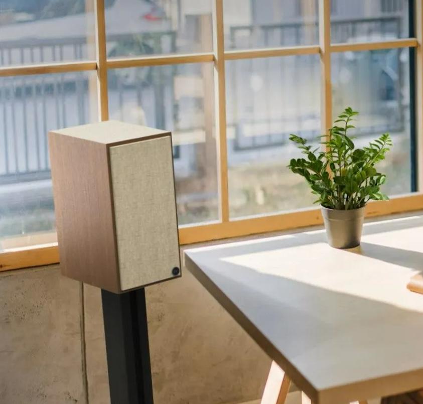 Klipsch The Sevens Walnut - полочная активная акустическая система